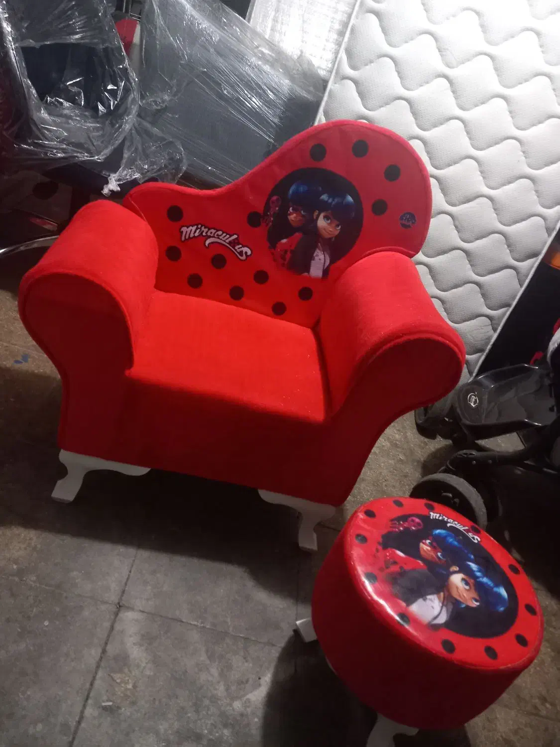 یه مبل بچه باعسلی|مبلمان خانگی و میز عسلی|تهران, جهاد|دیوار