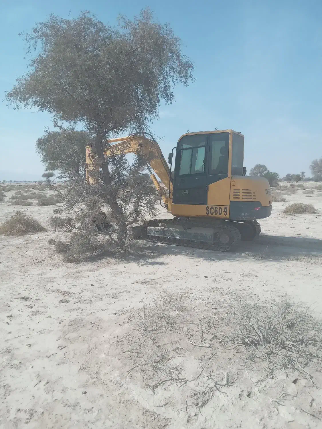 اجاره روزانه و متری بیل مکانیکی ۶۰|خدمات پیشه و مهارت|رودان, |دیوار