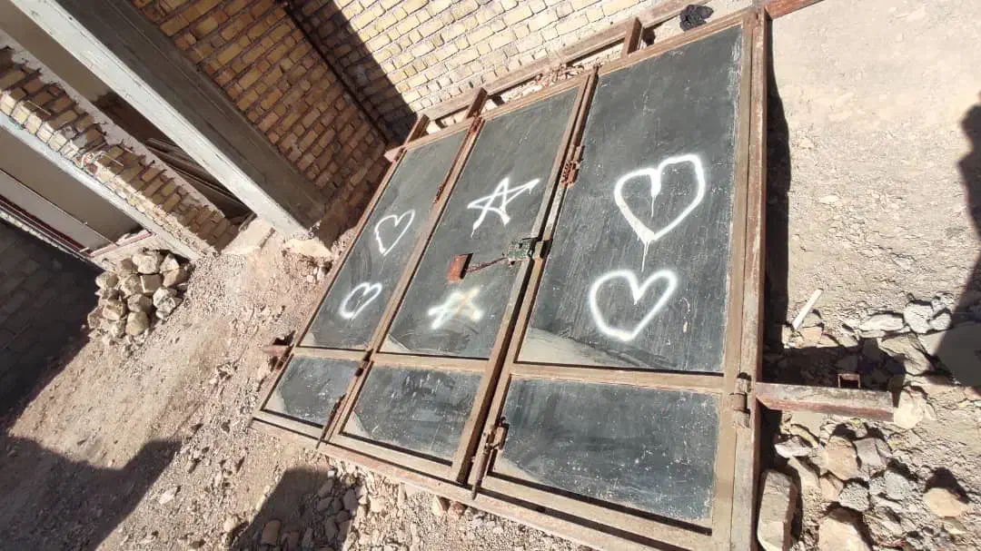 در حیاط ماشین رو|مصالح و تجهیزات ساختمان|آبدانان, |دیوار