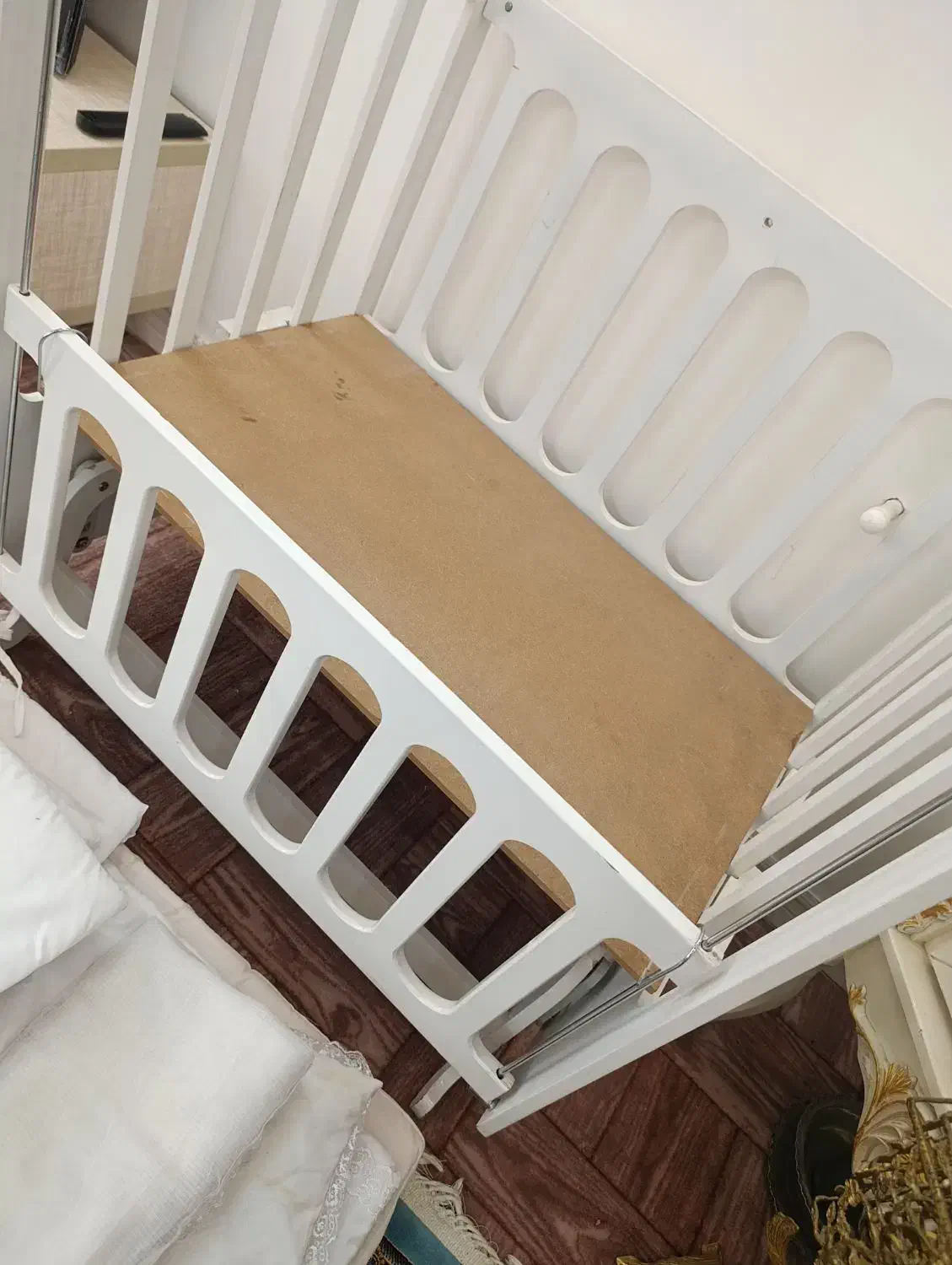 گهواره سالمودر حد نو|تخت و صندلی بچه|ورامین, ورامین|دیوار