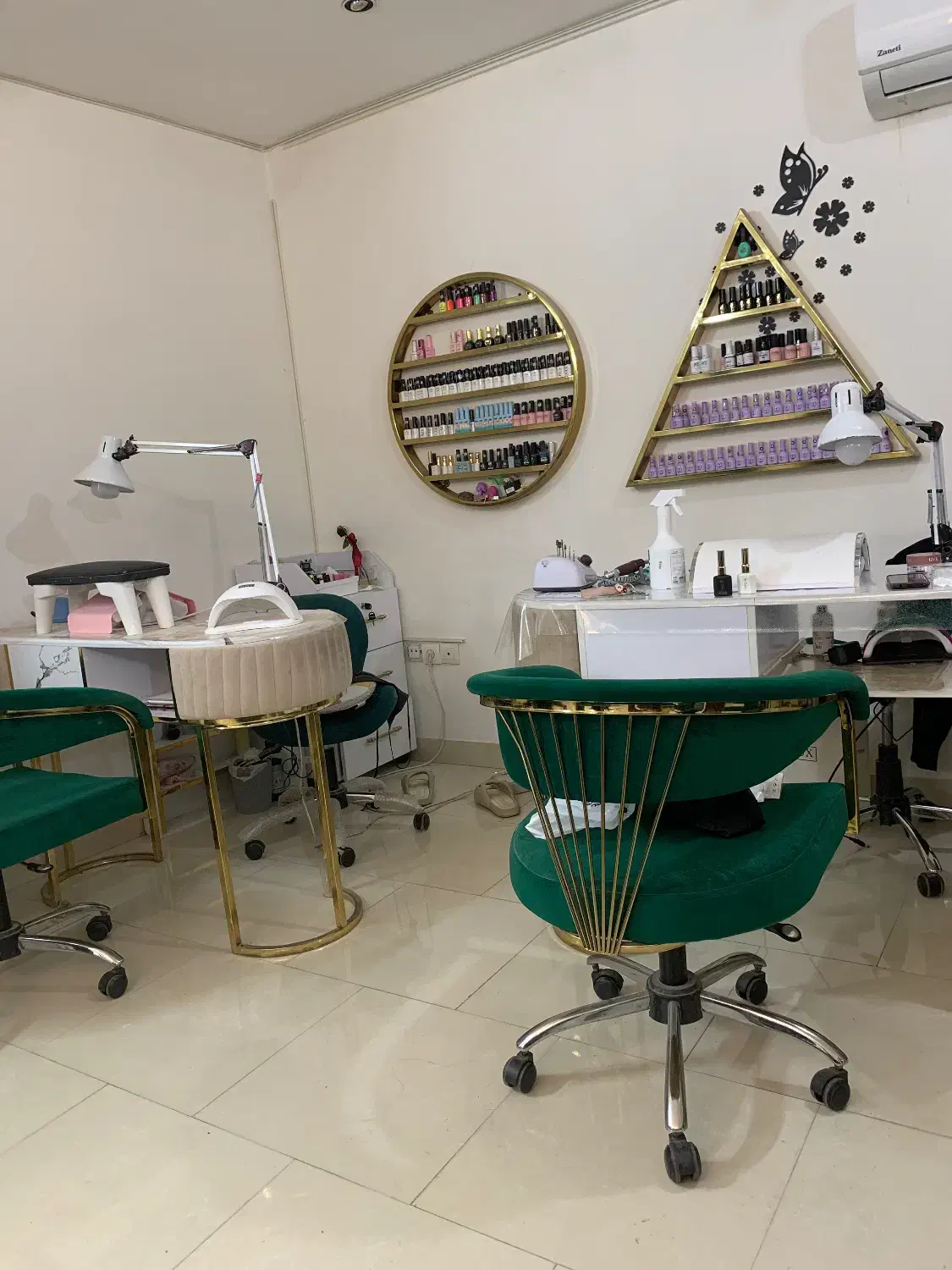 اجاره میز ناخن|اجارهٔ دفتر کار، اتاق اداری، مطب|رشت, منظریه|دیوار