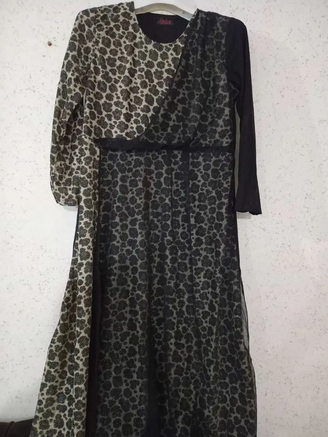 لباس مجلسی|لباس|آستارا, |دیوار