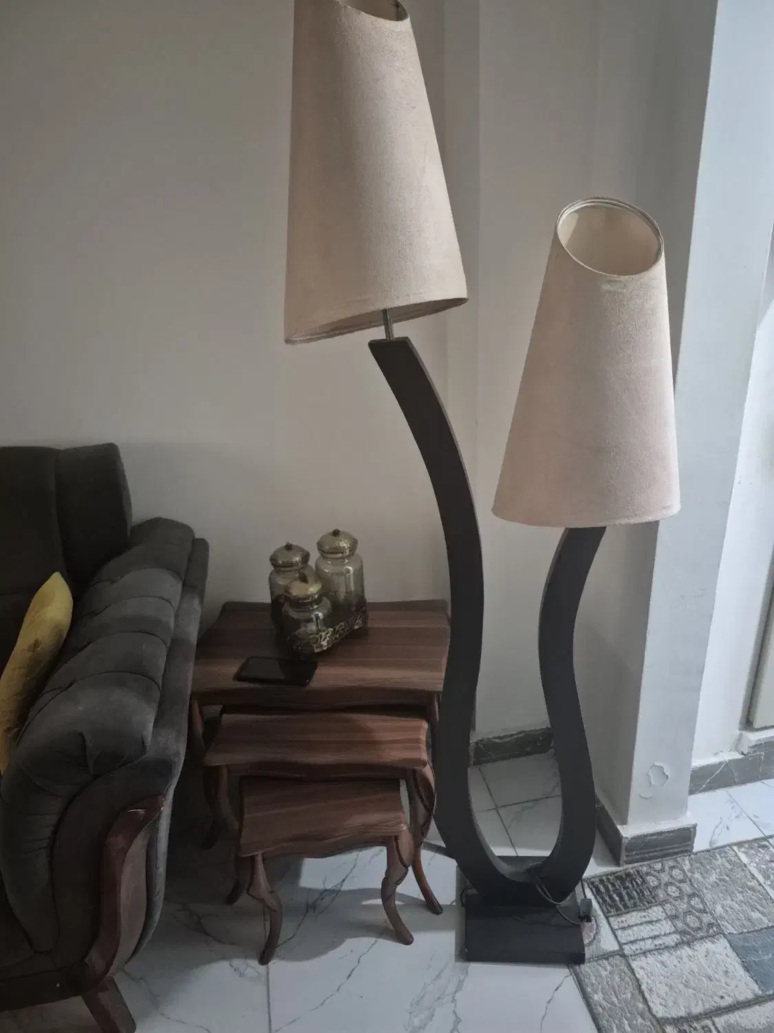 آباژور ایستاده|چراغ خواب و آباژور|رشت, شهرک آیت الله منتظری|دیوار