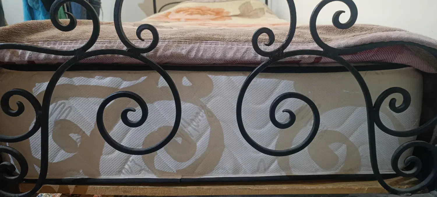 تخت فلزی|تخت و سرویس خواب|شاهین‌شهر, مخابرات (شهید بهشتی)|دیوار