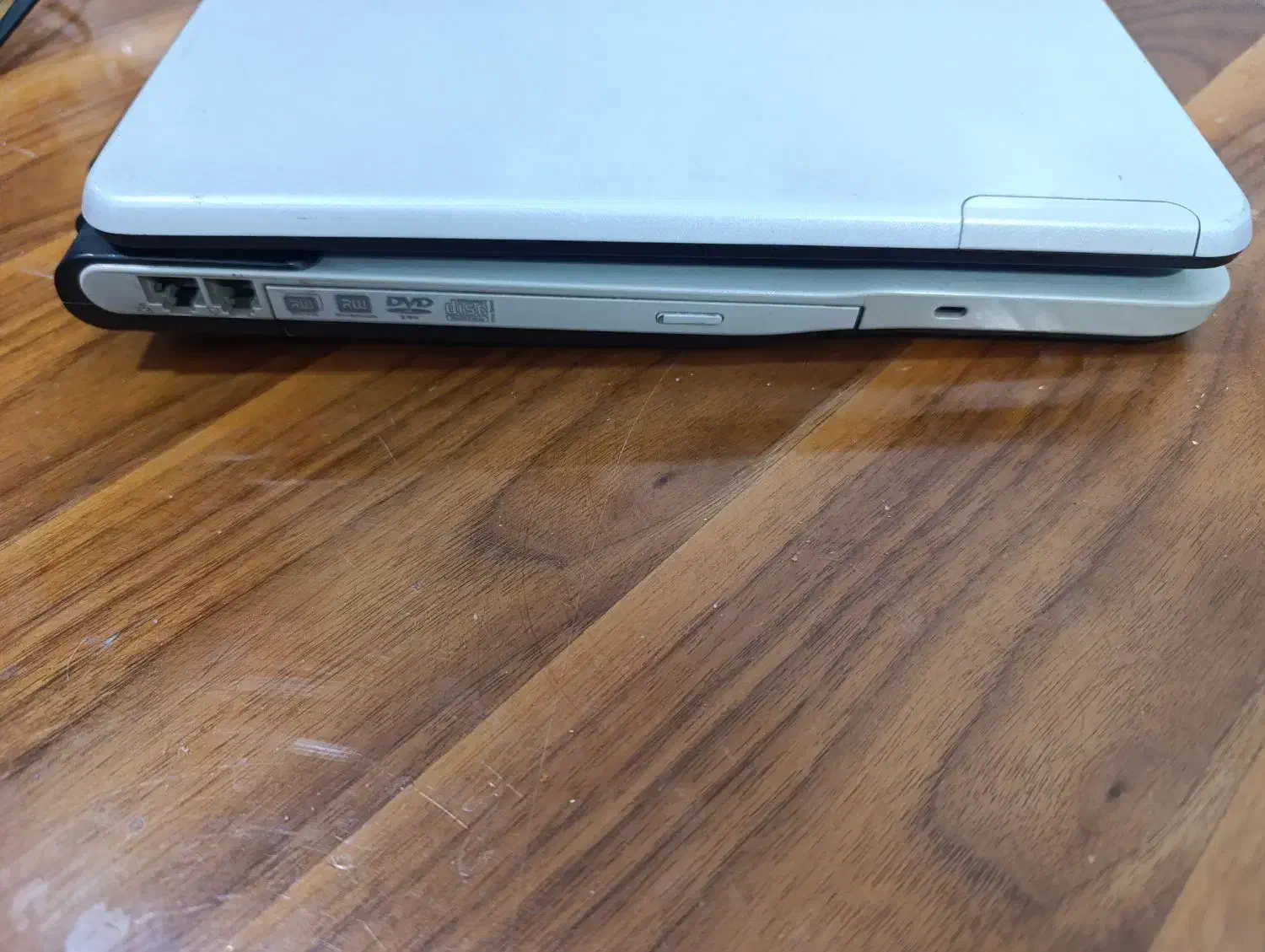 سونی وایو|رایانه همراه|قدس, شهر‌قدس|دیوار