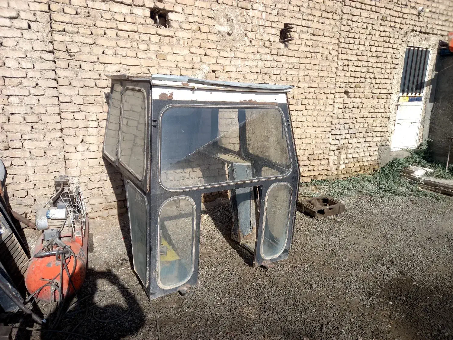 انواع اتاق و هواکش و خرمنکوب ، سمپاش و گاو اهن|قطعات یدکی و لوازم جانبی|تربتحیدریه, پائین ولایت|دیوار