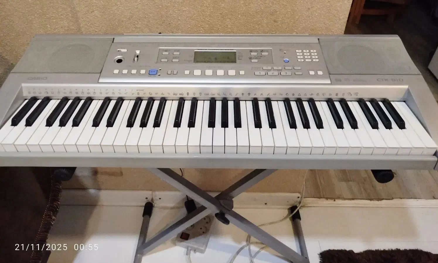 کلاویه پیانویی ۵ اکتاو با پایه ضربدری|پیانو، کیبورد، آکاردئون|صدرا-فارس, فاز ۱|دیوار