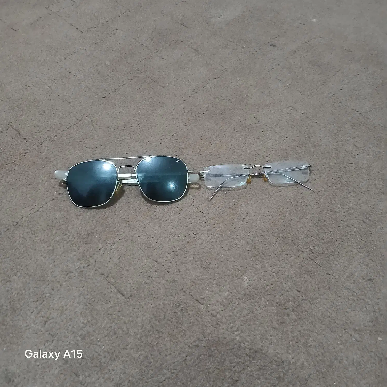 عینک|کلکسیون اشیاء عتیقه|اقبالیه, |دیوار