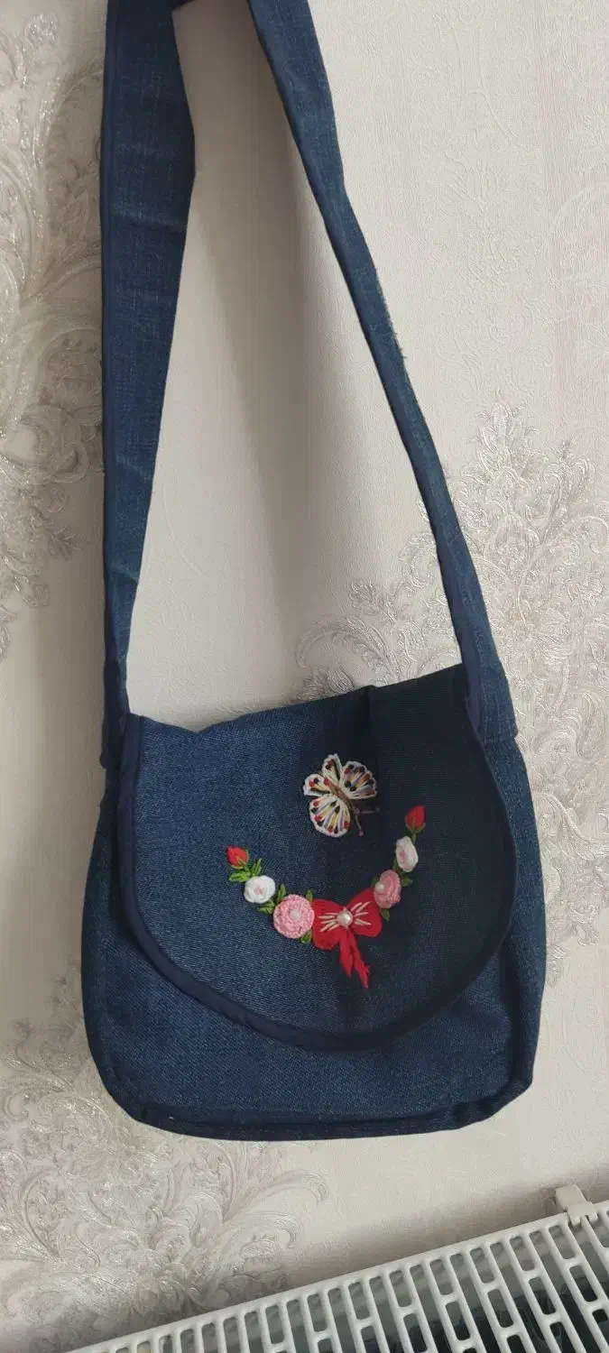 کیف جین با گلدوزی دست دوز|کیف، کفش، کمربند|حبیب آباد, |دیوار