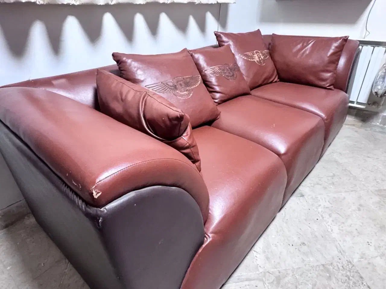 مبل چرم بسیار تمیز|مبلمان خانگی و میز عسلی|کرج, حاجی آباد|دیوار