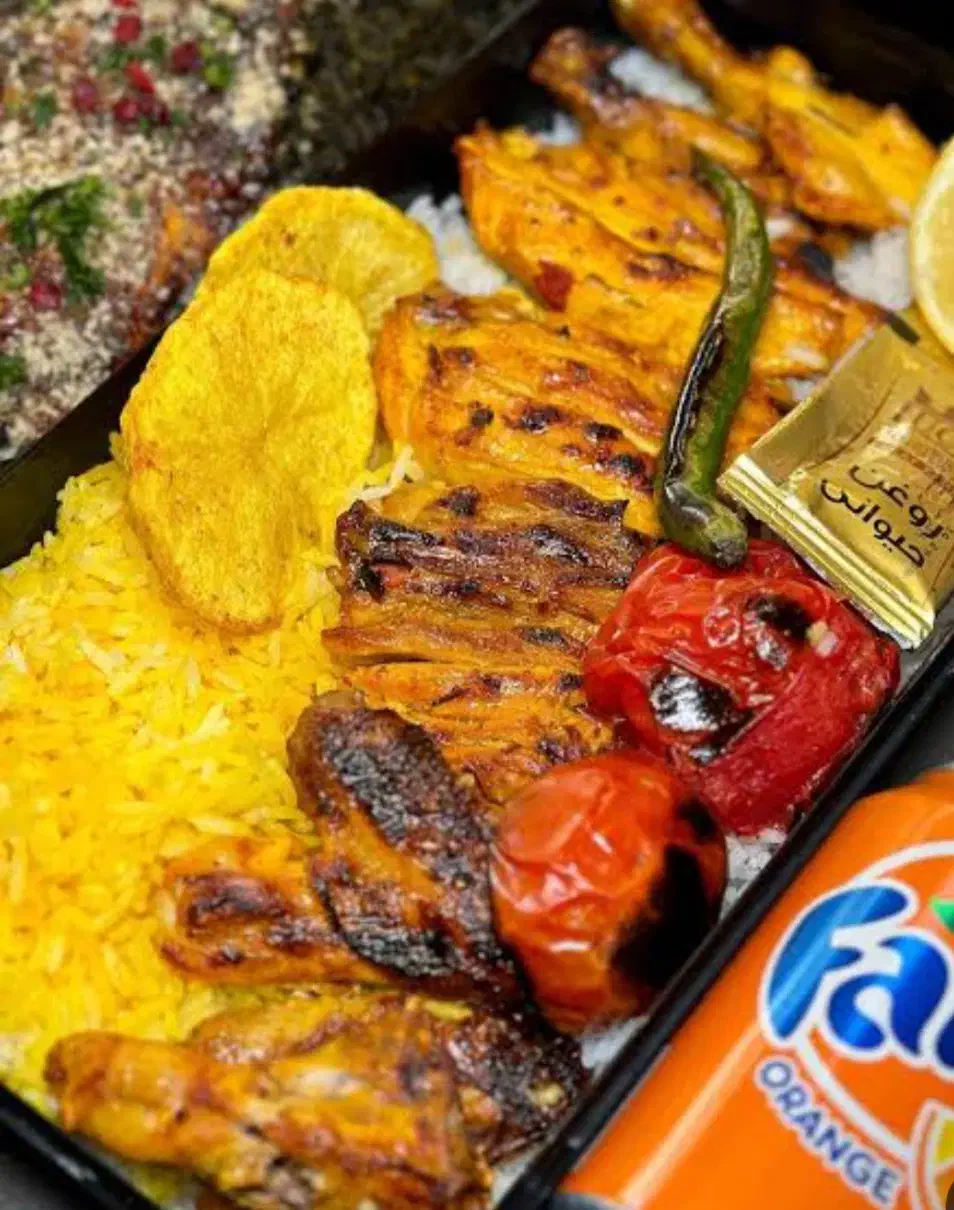 استخدام9نفر کارگرساده در رستوران مجلل باجاخواب.غذا|استخدام خدمات فروشگاه و رستوران|تهران, نارمک|دیوار