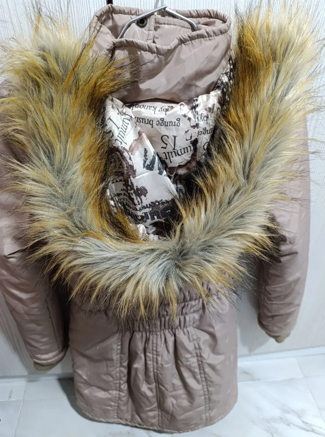 کاپشن دخترانه|لباس|شاهینشهر, نبوت|دیوار