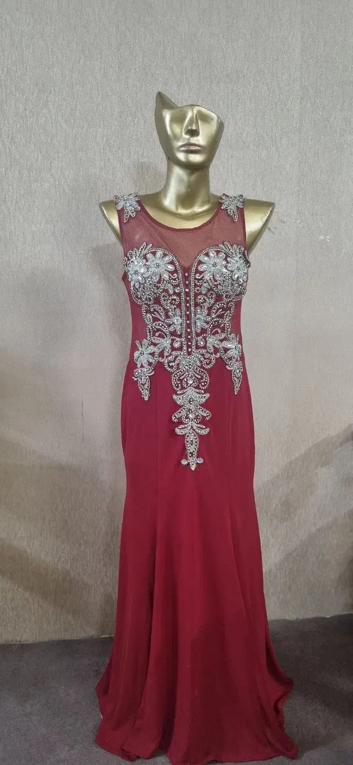 پیراهن قرمزسنگدوزی|لباس|خوی, |دیوار