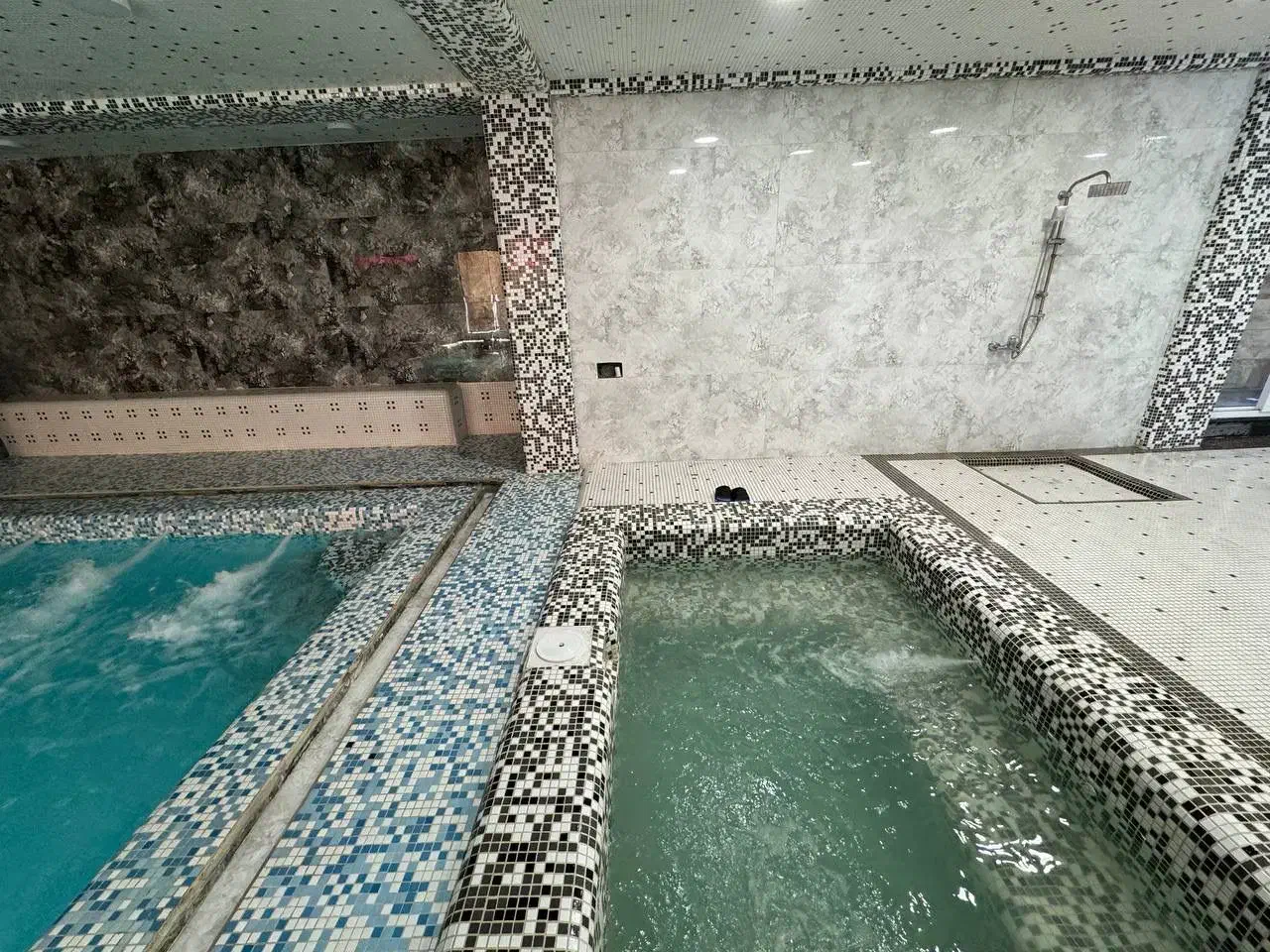 ویلا باغ تمیز و شیک کردان|اجارهٔ کوتاهمدت ویلا و باغ|کرج, فاز ۳ مهرشهر|دیوار