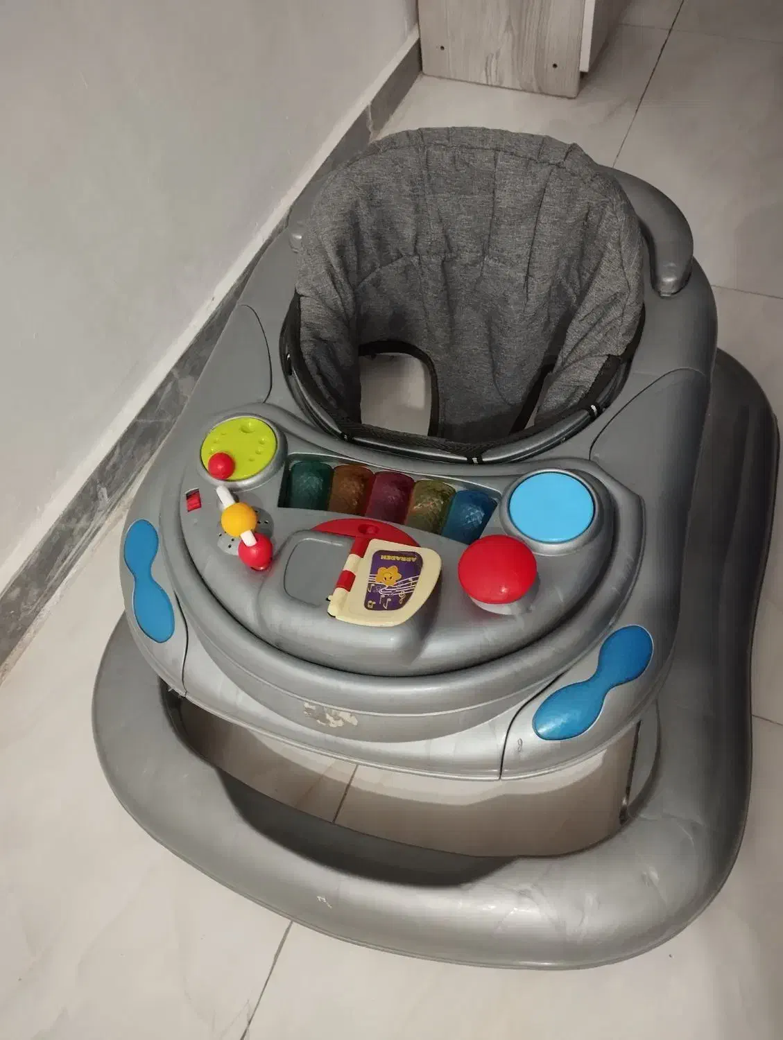 کریر و نانو و روروئک|کالسکه و لوازم جانبی|رشت, حومه رشت|دیوار