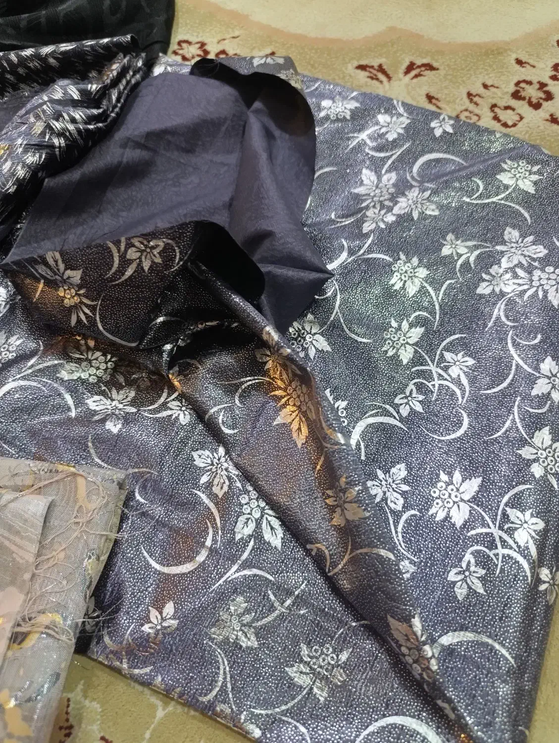 پارچه لباس تک و یه قواره پارچه چادر مشکی|لباس|فولادشهر, B2|دیوار