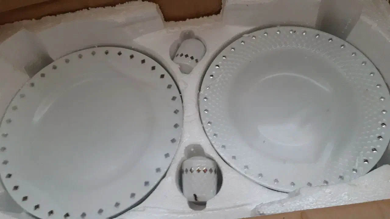 بشقاب زرین ۲۴نفره|ظروف سرو و پذیرایی|پیر سلیمان, |دیوار