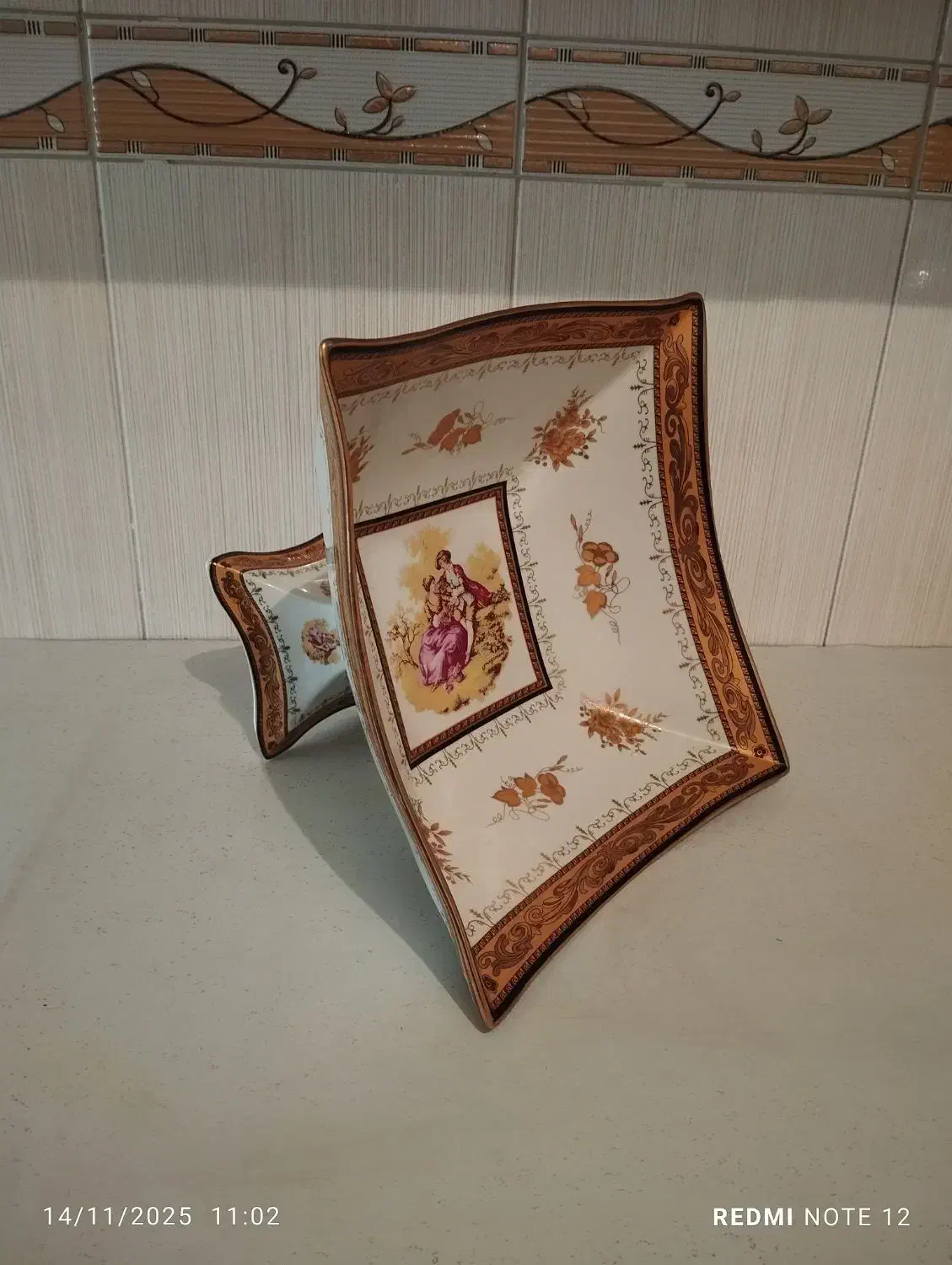 ظروف پذیرایی|ظروف سرو و پذیرایی|میانه, |دیوار