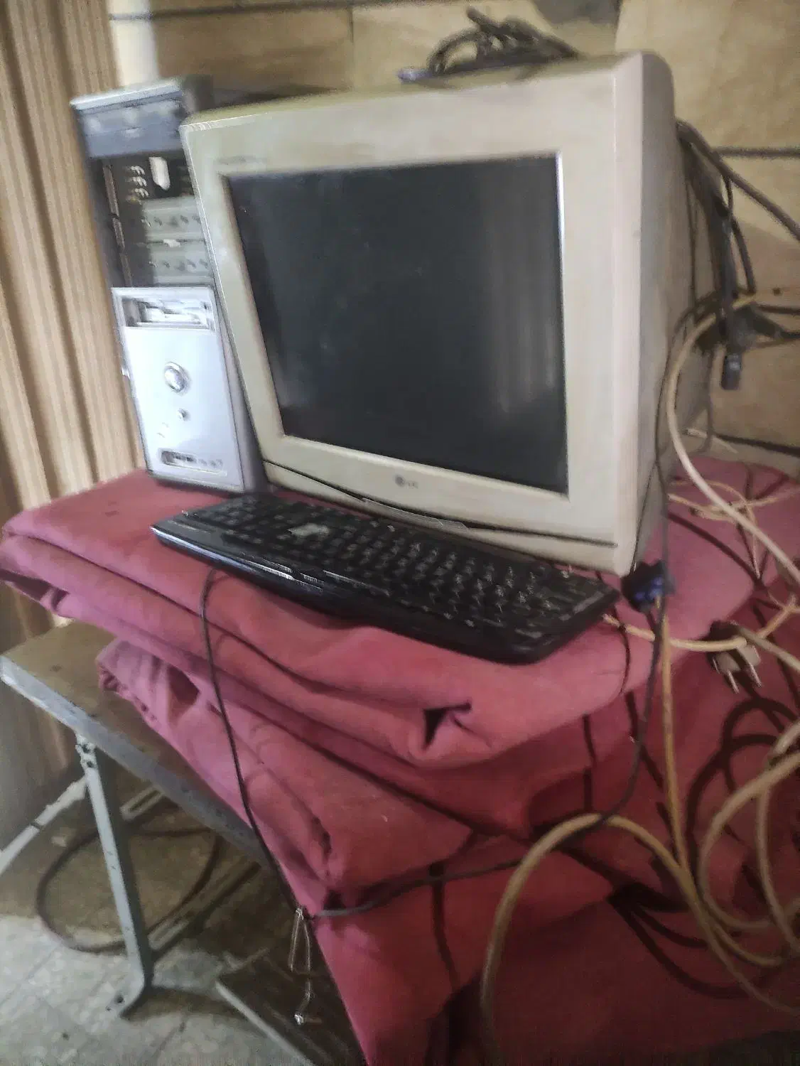 PC مانیتور و کیبرد|رایانه رومیزی|هشتگرد, هشتگرد قدیم|دیوار