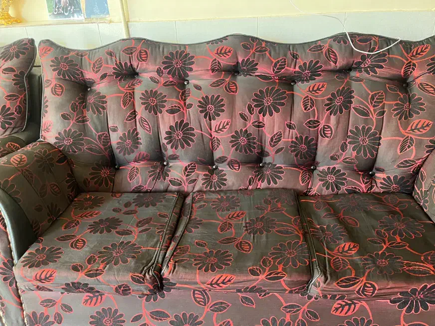 قیمت پنج میلیون مبل تمیز بدون پارگی همراه با روکش|مبلمان خانگی و میز عسلی|شهرضا, |دیوار