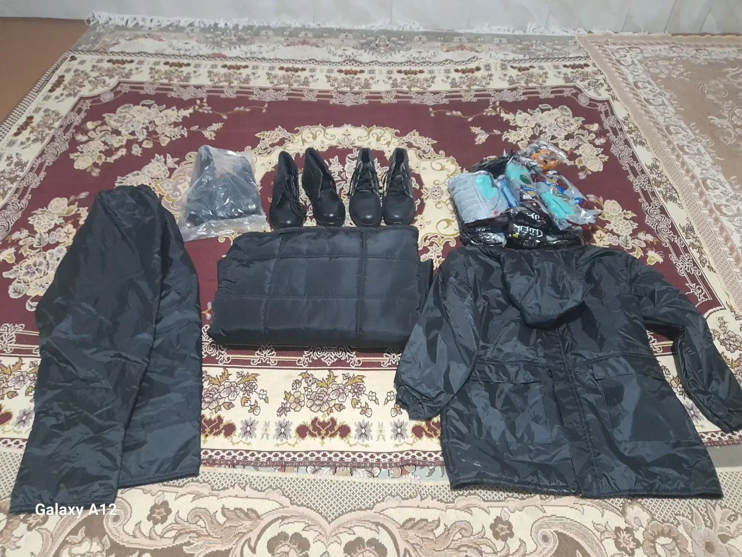 کاپشن|لباس|بوئین زهرا, |دیوار