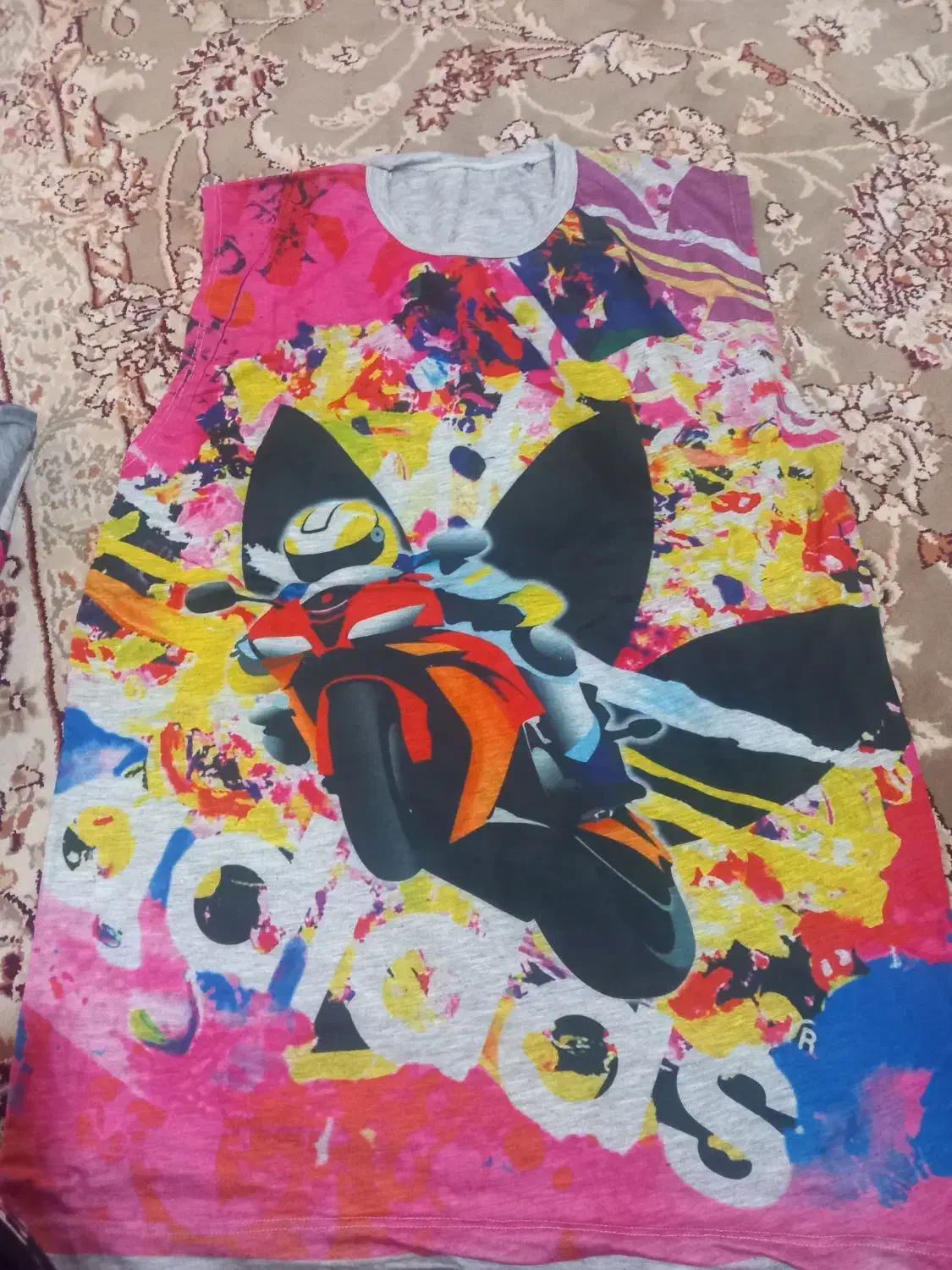 آستین حلقه ای|لباس|ساوه, |دیوار