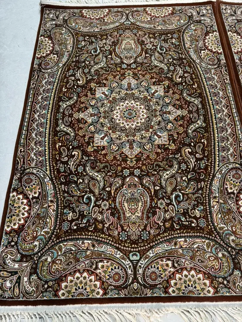 ۱تخته فرش ۱ در۱۵۰ متری کم کارکرده در حد نو ۷۰۰شانه|فرش|تبریز, |دیوار