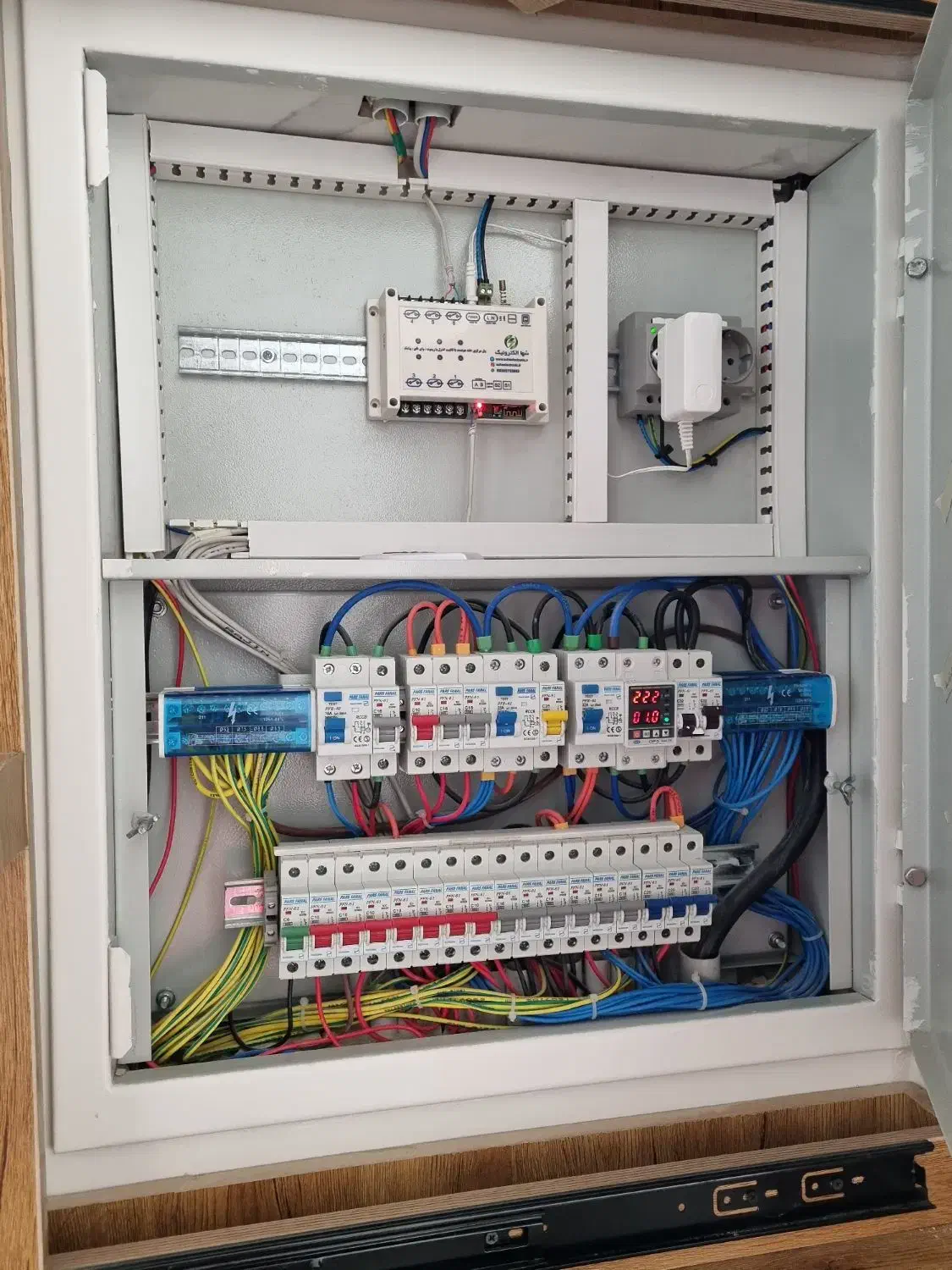 شاگرد برقکار تمام وقت همراه آموزش|استخدام صنعتی، فنی، مهندسی|نجفآباد, امام خمینی|دیوار