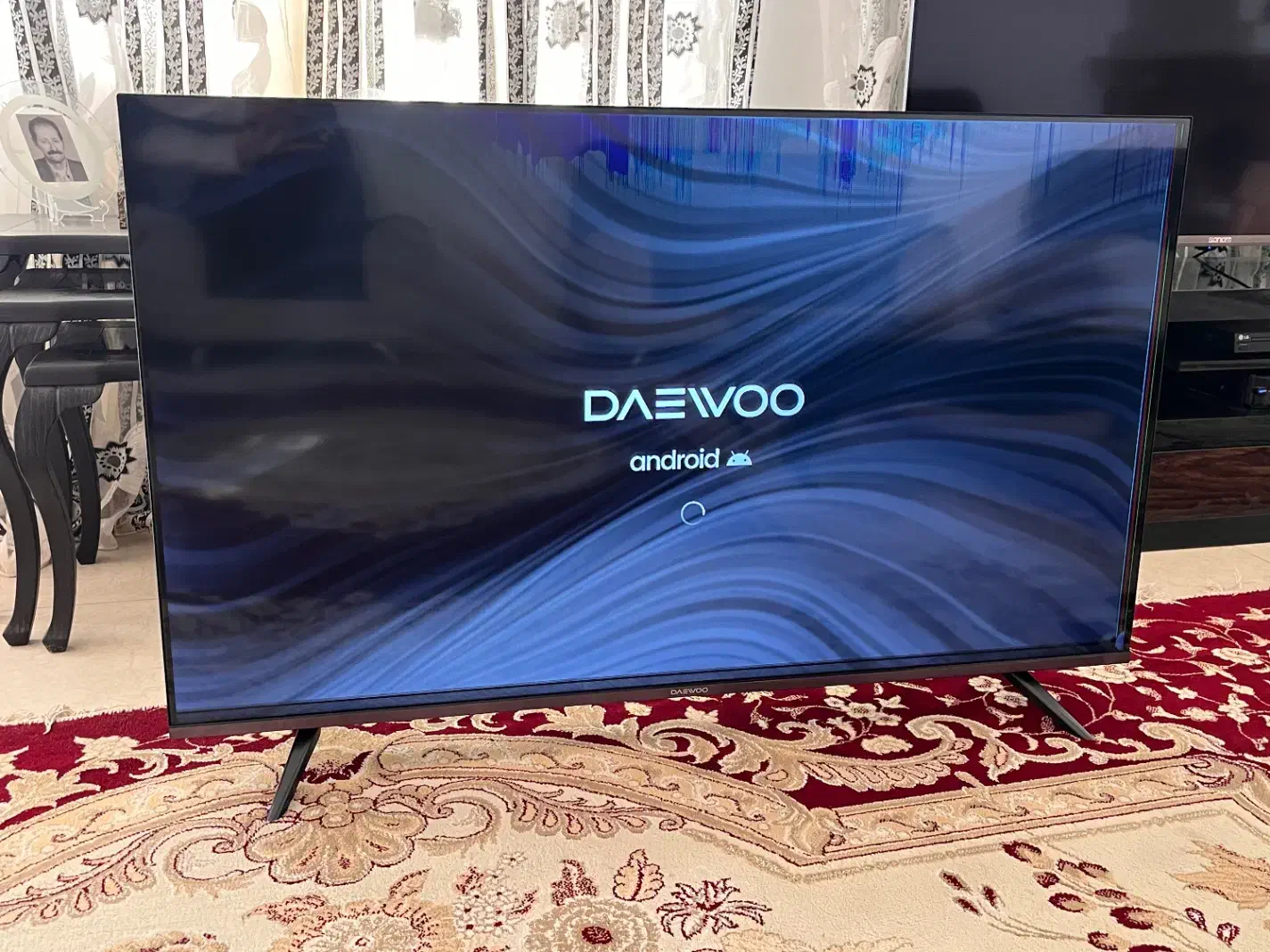 تلویزیون|تلویزیون و پروژکتور|صدرا-فارس, فاز ۲|دیوار