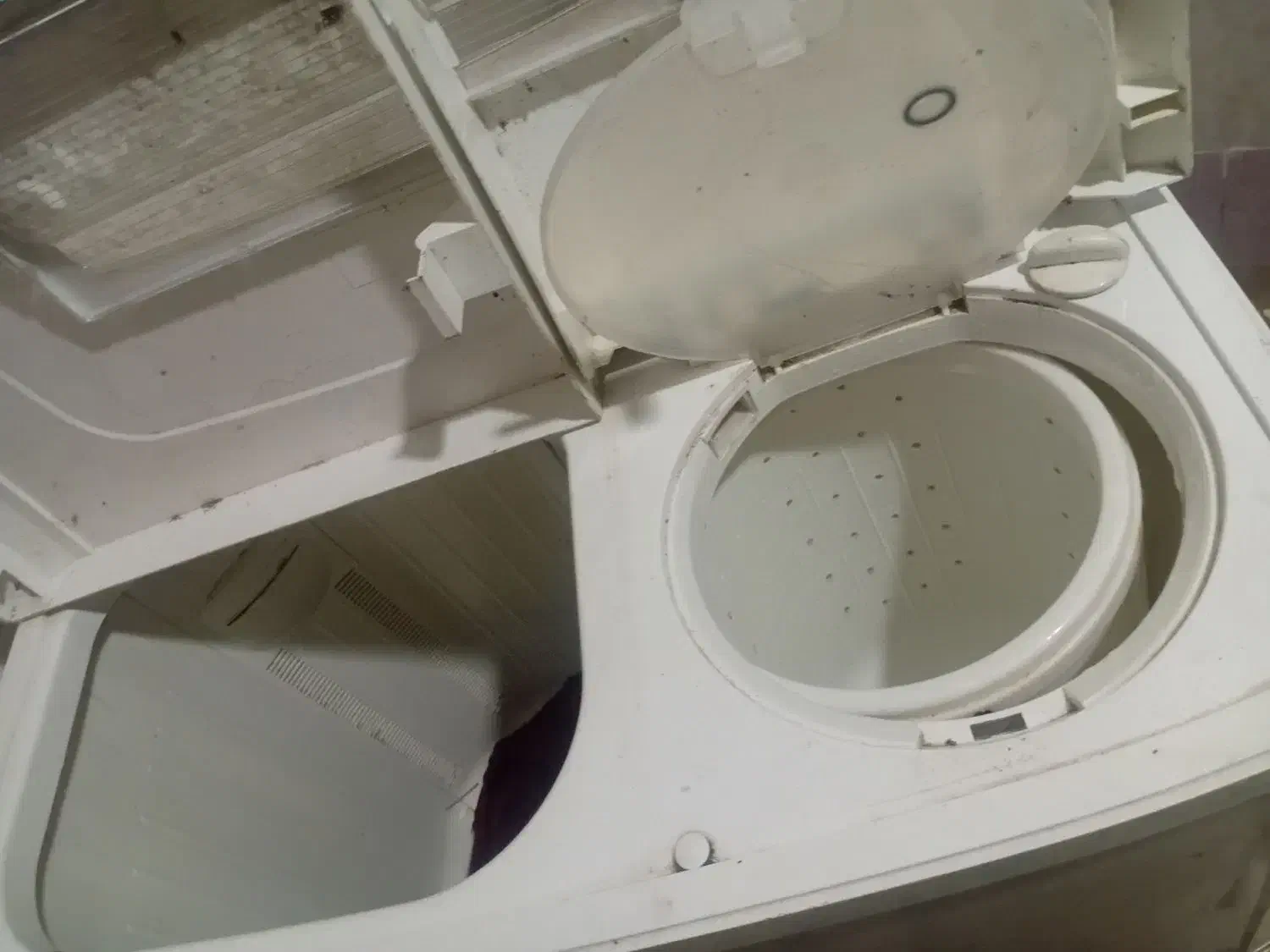 کهنه شور بزرگ|ماشین لباسشویی و خشک‌کن لباس|رشت, پیرکلاچای|دیوار