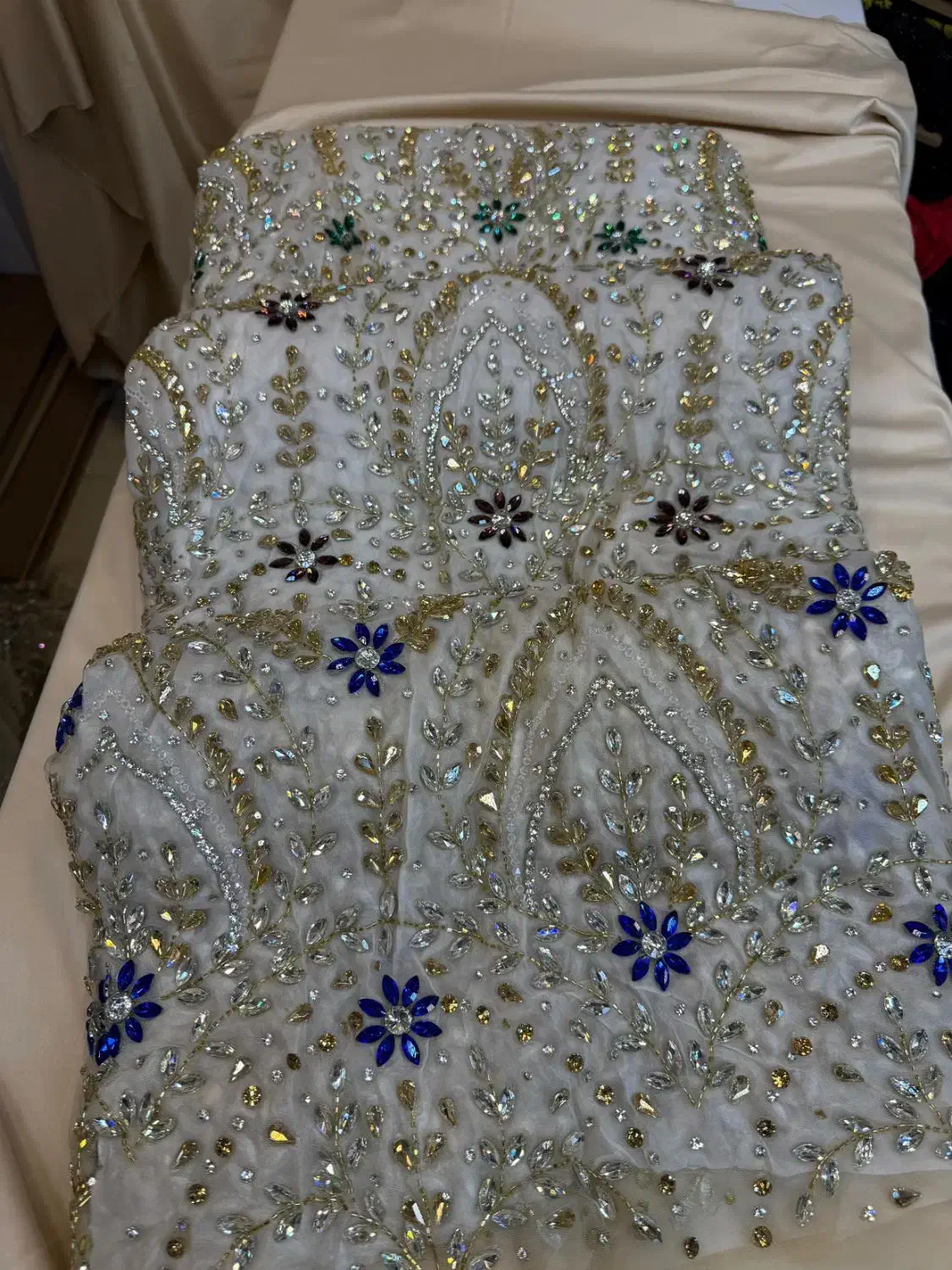 لباس مجلسی|لباس|قشم, |دیوار