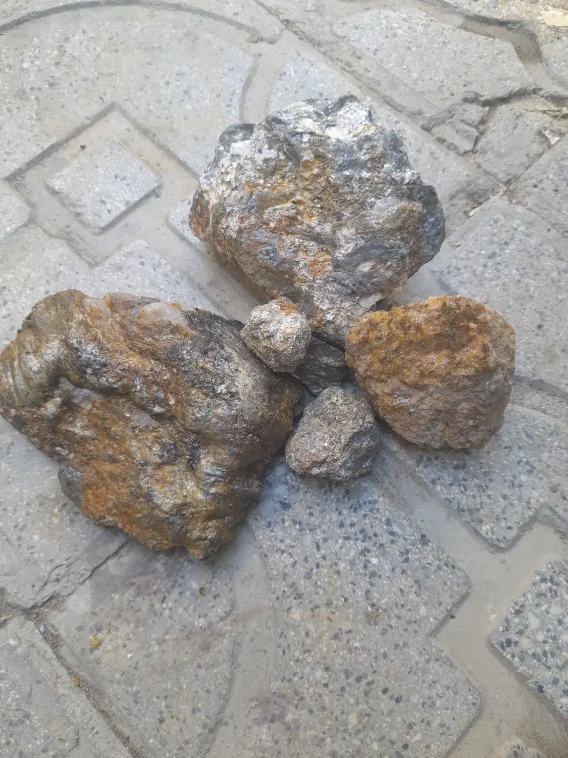 سنگ طلادار زیبا|جواهرات|ملایر, |دیوار