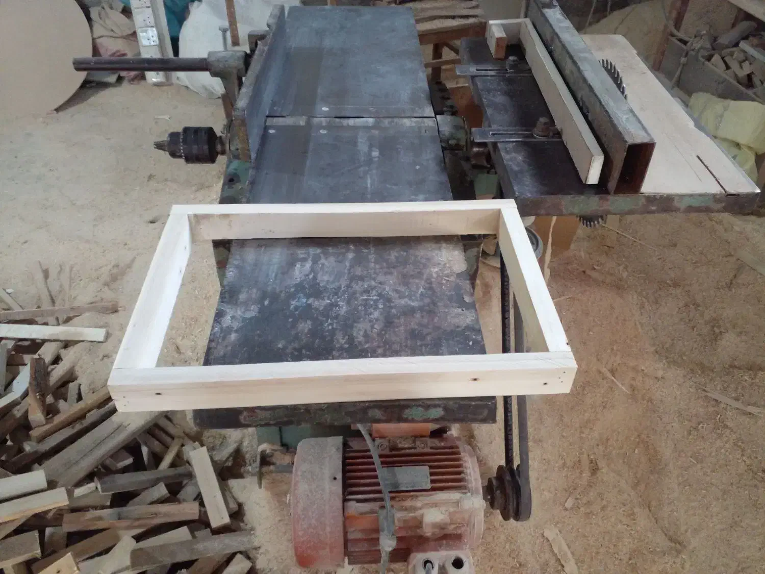 کلاف چوبی و یاقاب چوبی دور کانال کولر|خدمات پیشه و مهارت|پاکدشت, پاکدشت (مامازند)|دیوار