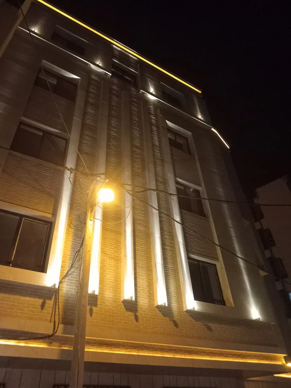 نیازمند نیرو و کارآموز برقکار|استخدام معماری، عمران و ساختمانی|کرمان, |دیوار