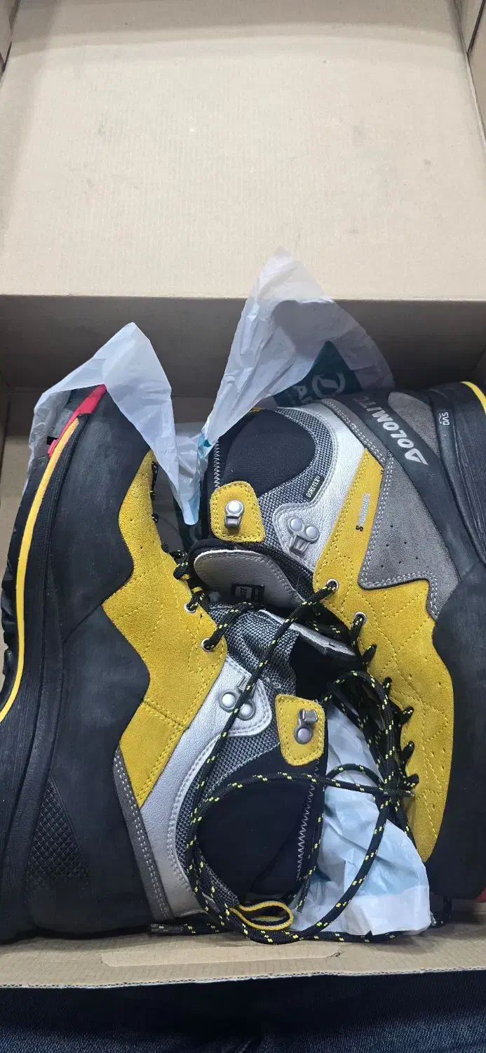 پوتین (بوت ) کوهنوردی برند دولومیت Dolomite|کوهنوردی و کمپینگ|تهران, منیریه|دیوار