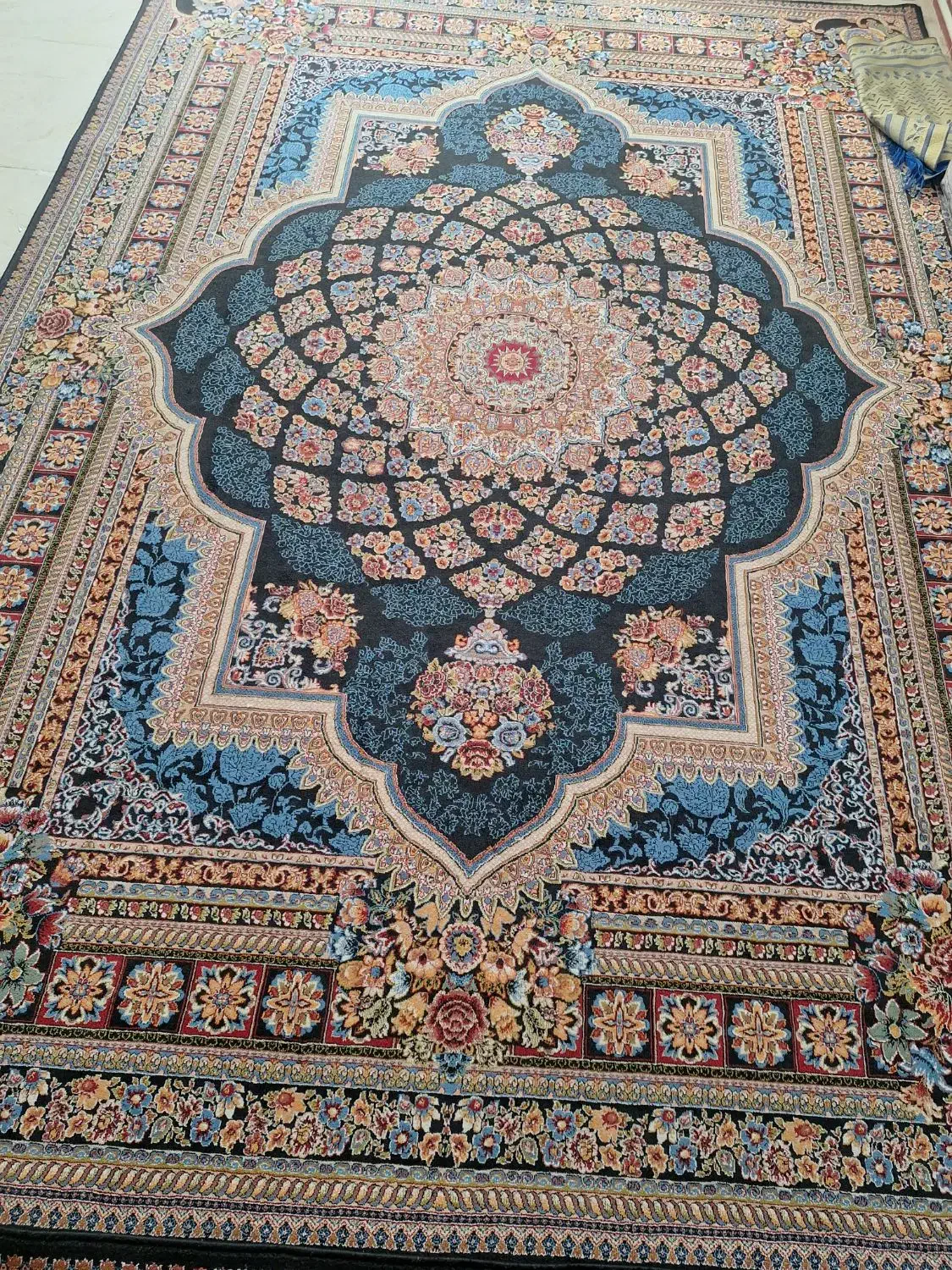 فرش ۹متری ۷۰۰شانه تراکم ۲۵۵۰|فرش|گرمسار, |دیوار