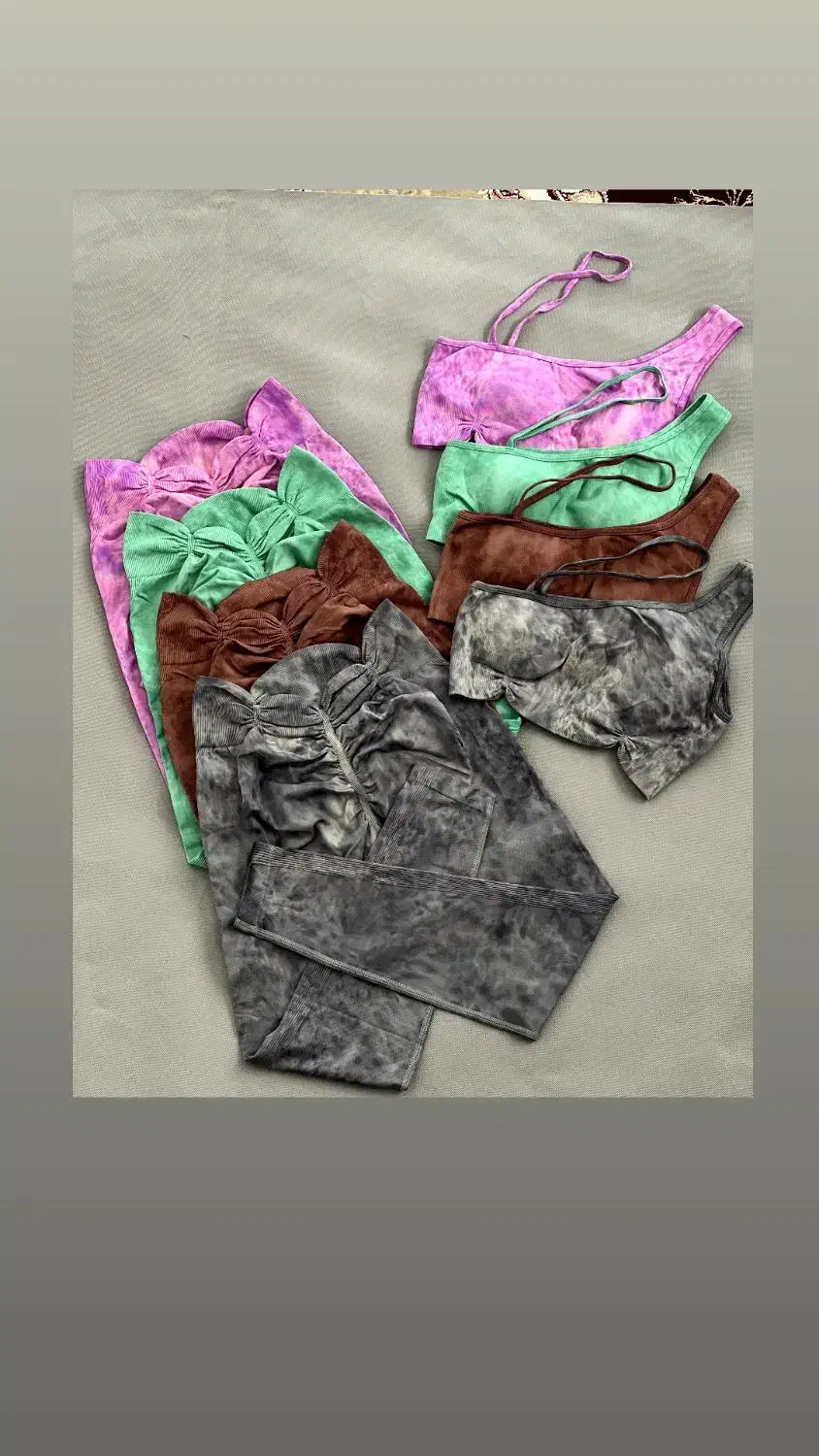 پوشاک|لباس|اشتهارد, |دیوار