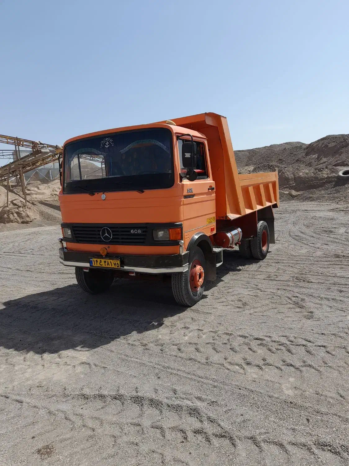 حمل انواع شن و آهک و آجر با نازلترین قیمت|خدمات حمل و نقل|بم, |دیوار