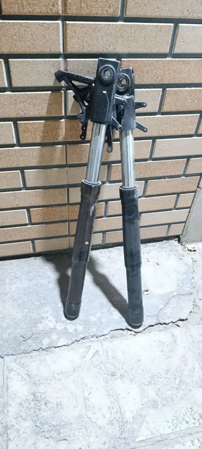 کمک جلو موتور سیکلت طرح زد هزار|قطعات یدکی و لوازم جانبی|لنجان, |دیوار