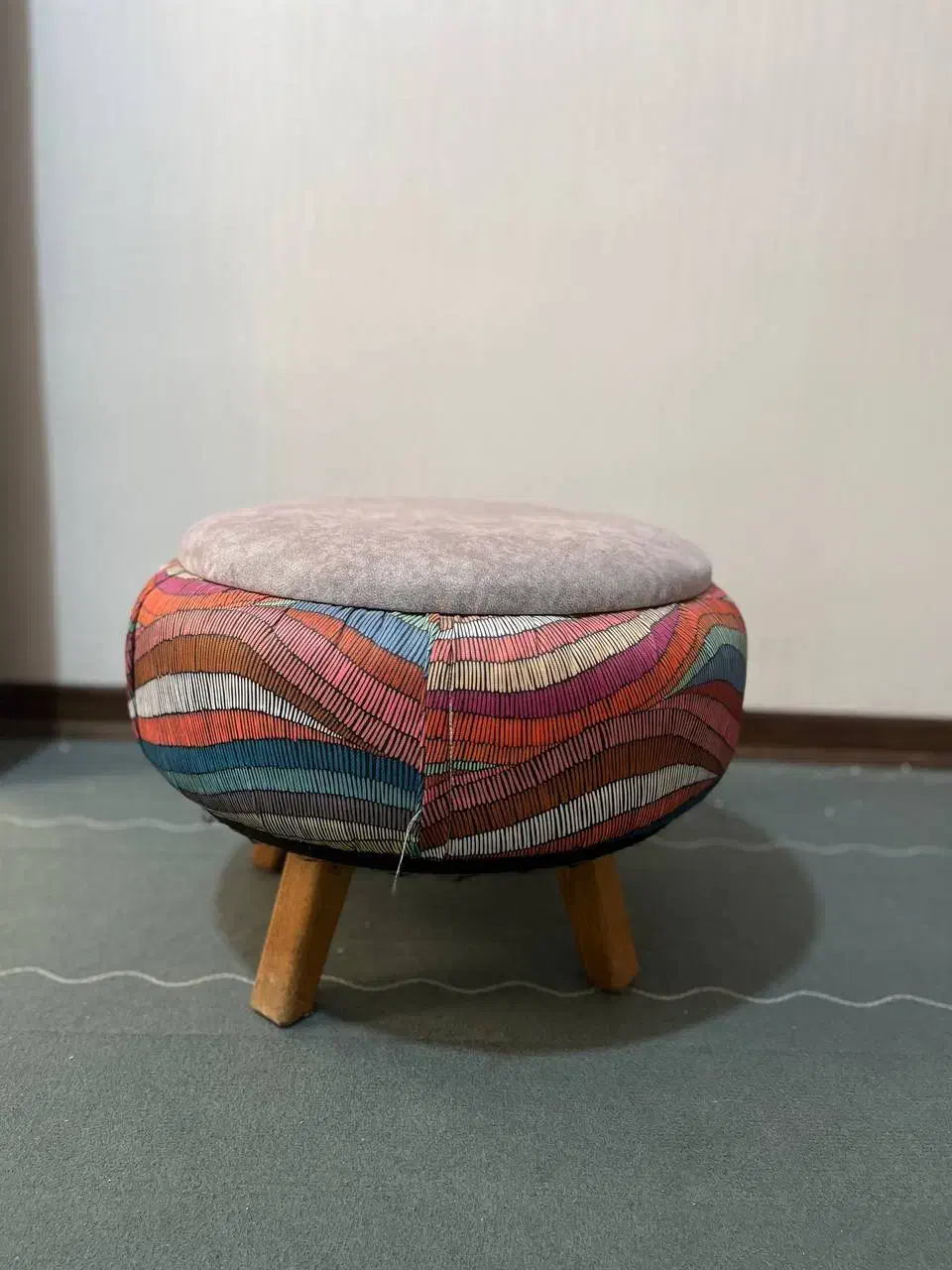 پاف|مبلمان خانگی و میز عسلی|صدرا-فارس, فاز ۱|دیوار