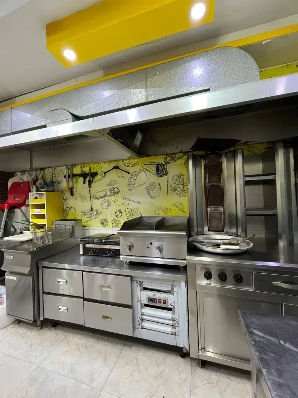 کارگر ساده برای شاورماوکبابی وحیدتپل|استخدام خدمات فروشگاه و رستوران|بندرعباس, |دیوار