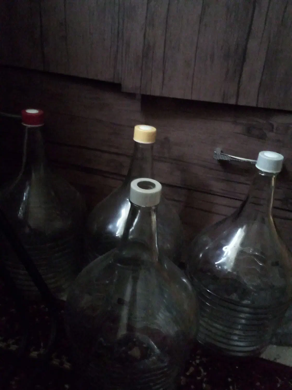 چهارعددشیشه|ظروف نگهدارنده، پلاستیکی، یک‌بارمصرف|شفت, |دیوار