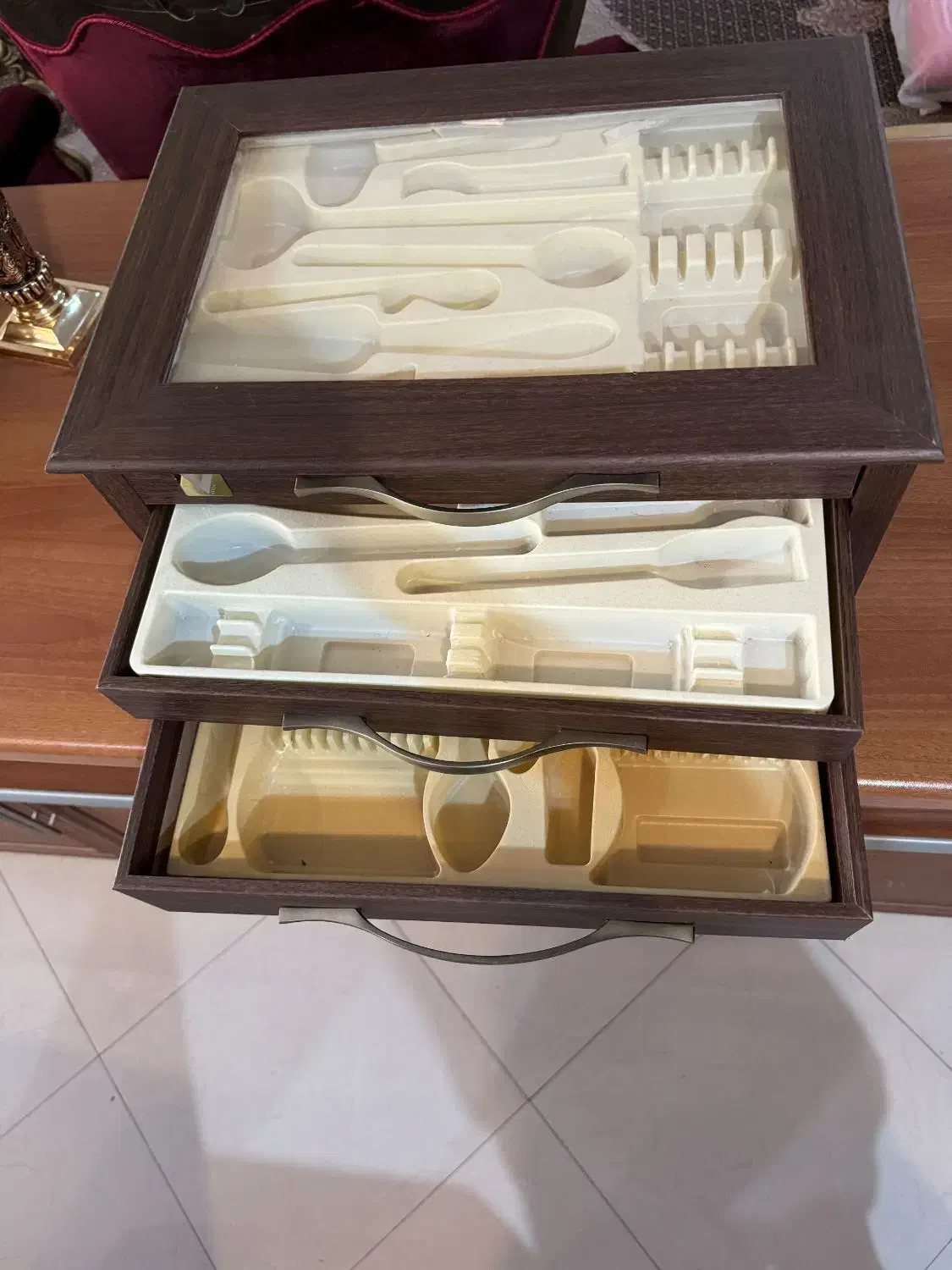 کنسول قاشق و چنگال چوبی سه کشو برند ورسا|ظروف سرو و پذیرایی|مشهد, کوشش|دیوار