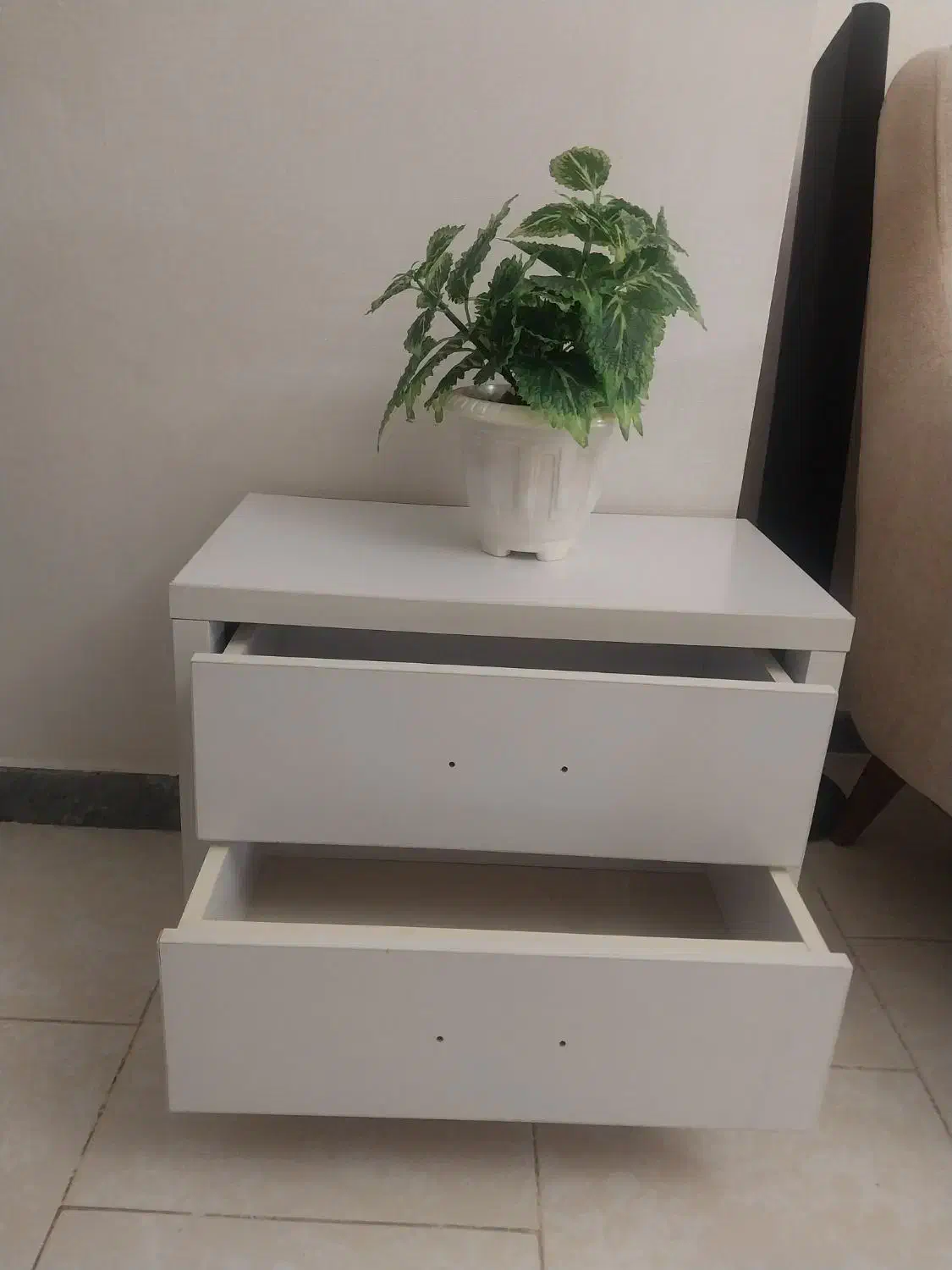 کنارتختی|تخت و سرویس خواب|بابل, |دیوار