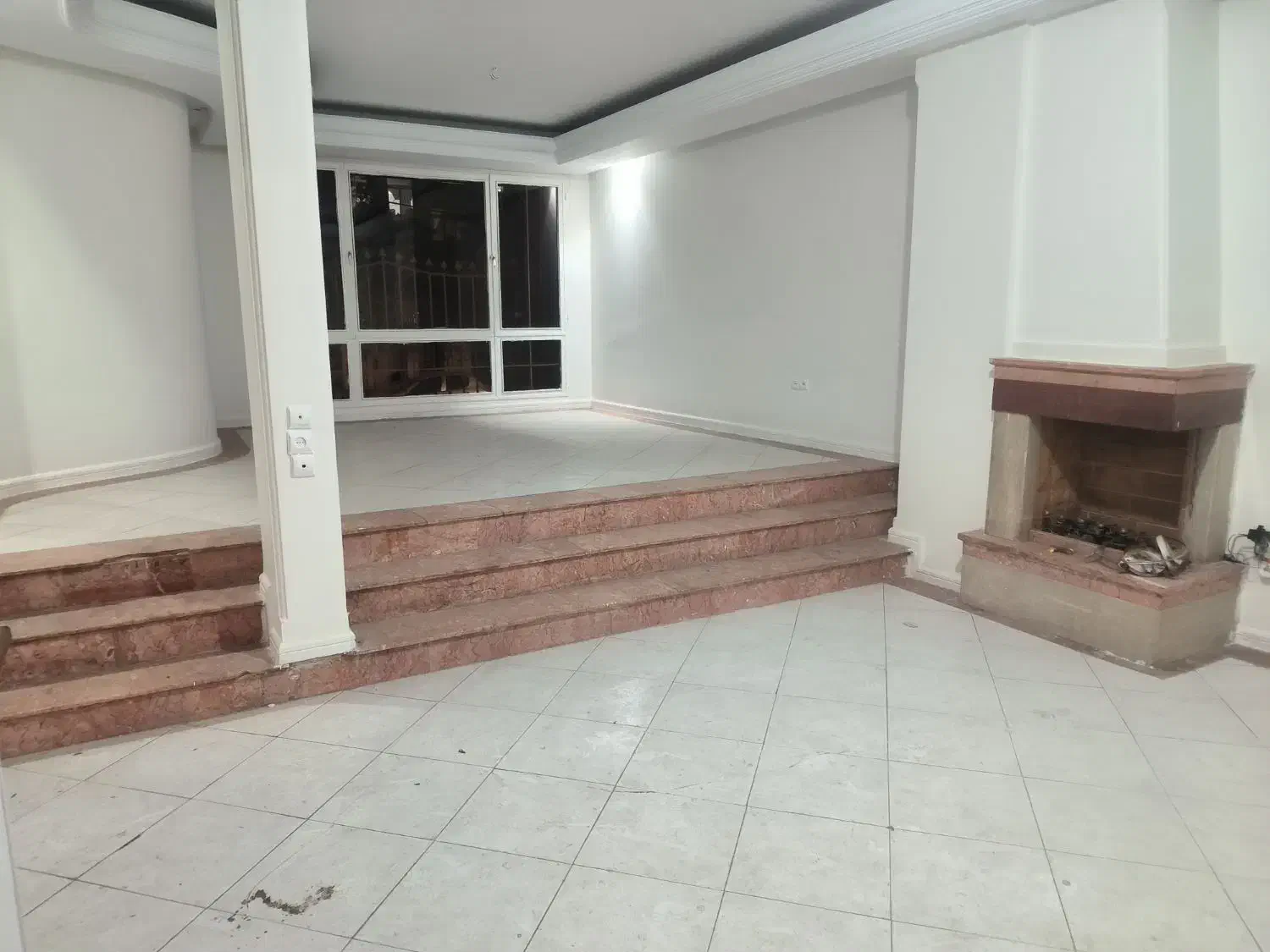 ۱۰۰ متر دو خواب طبقه اول با ۱۰۰ متر حیاط مستقل