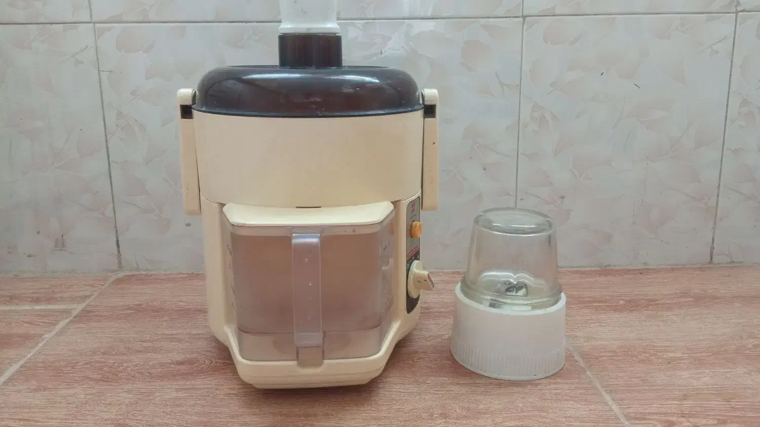 آبمیوه گیری سه کاره اصل|آبمیوهگیر و آبمرکباتگیر|قم, زنبیل آباد|دیوار