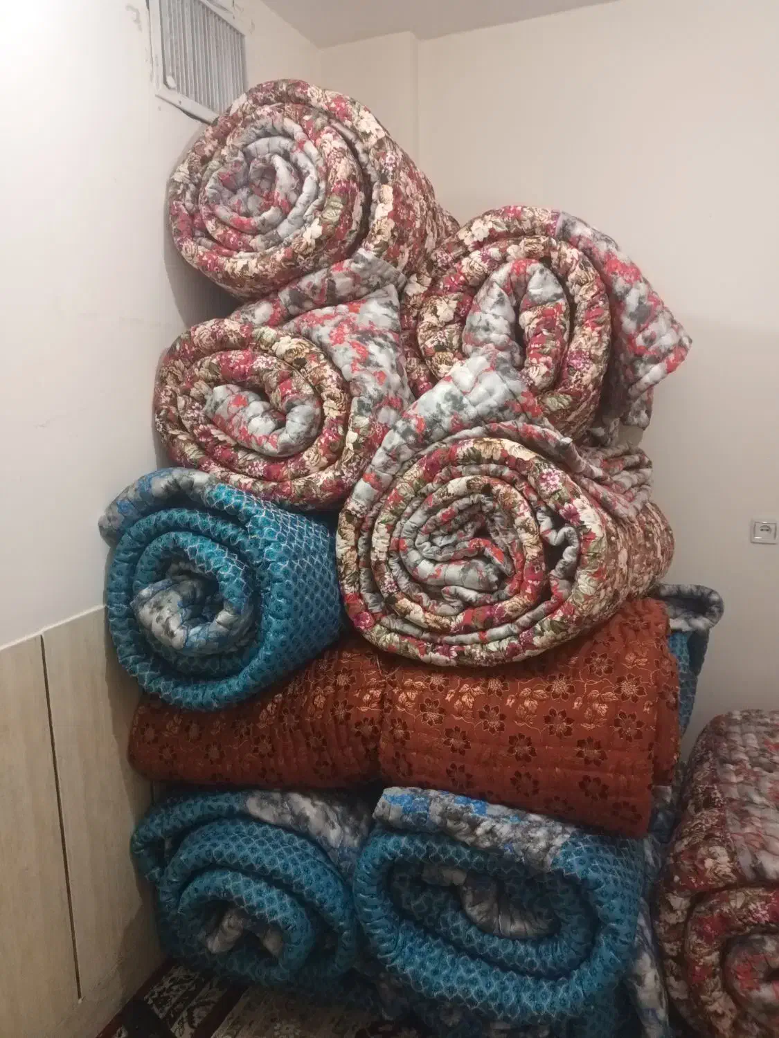 لحاف کرسی|رختخواب، بالش، پتو|خمینی‌شهر, |دیوار