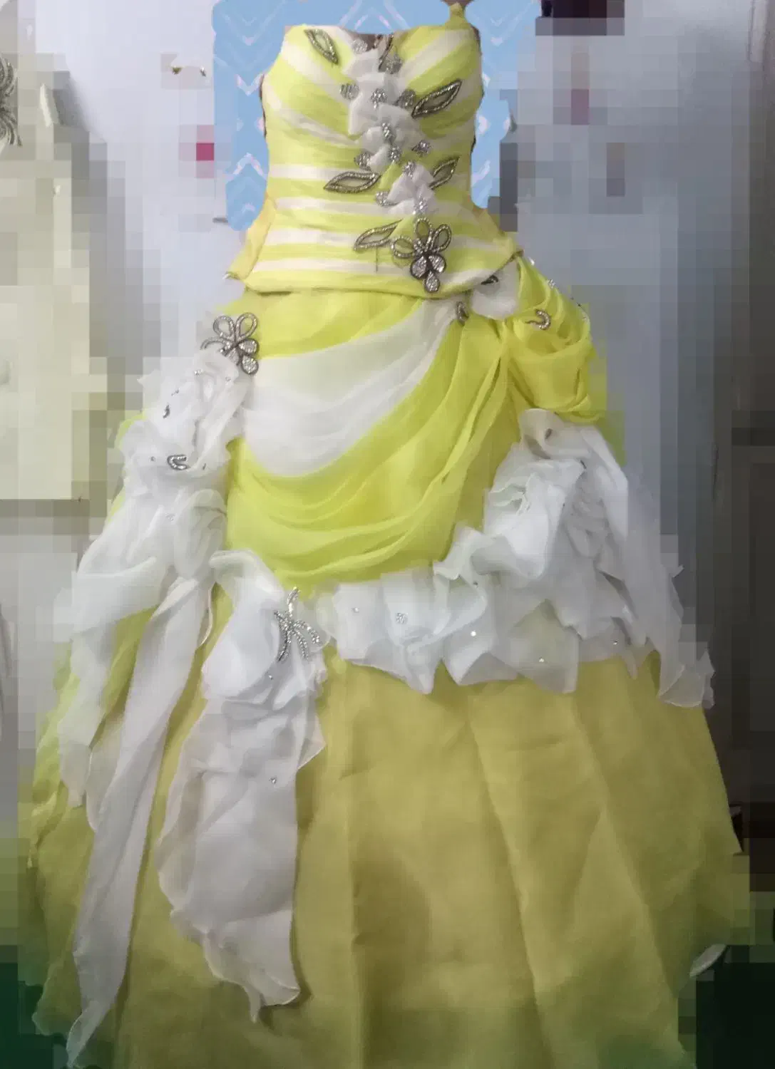 تعدادی لباس مجلسی به فروش می‌رسد|لباس|قم, جهان بینی|دیوار