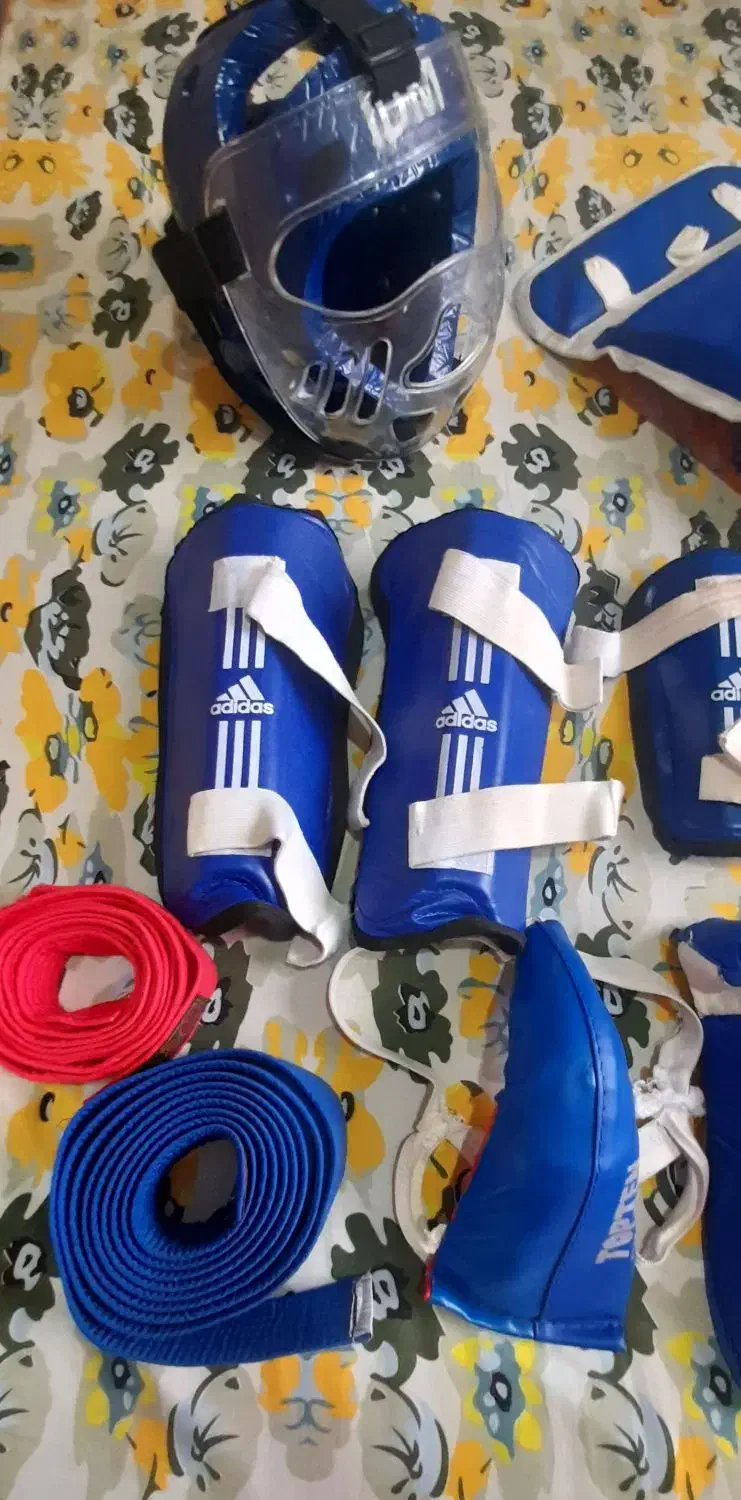 کلاه با نقاب و وسایل تکواندوفقط  یک و هفتصد|تجهیزات ورزشی|رشت, حاجی آباد|دیوار