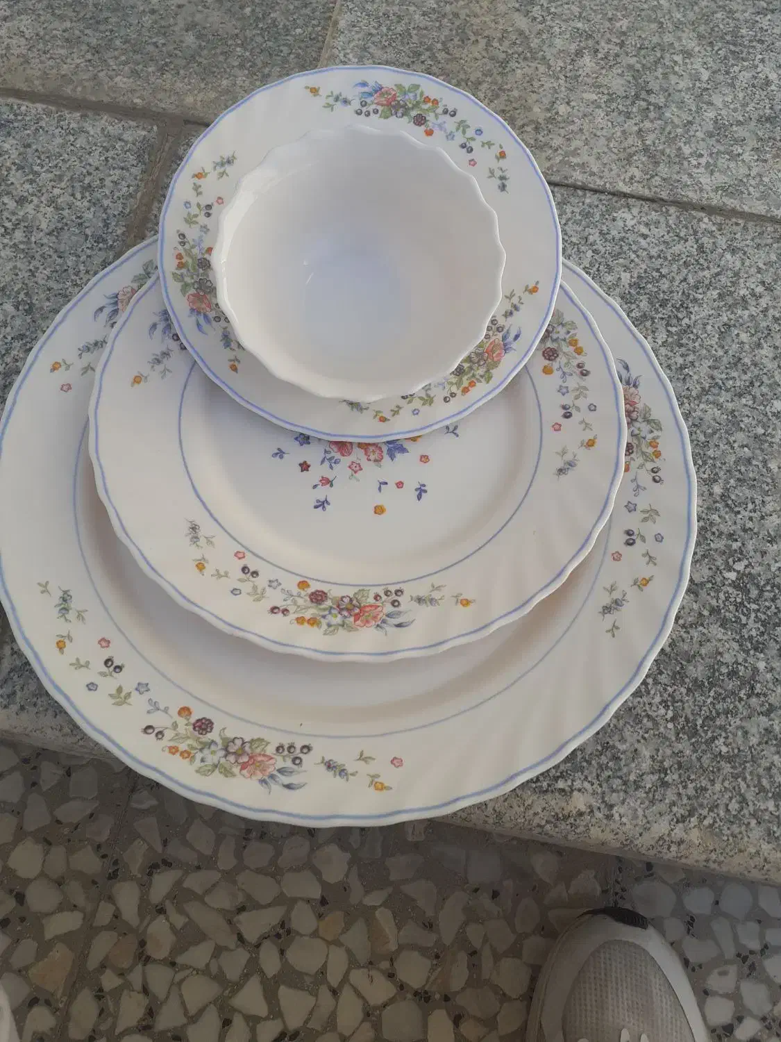 ظروف غدا خوری نو|ظروف سرو و پذیرایی|شاهینشهر, فردوسی|دیوار